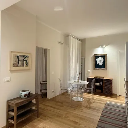 Elegant In The Heart Of Apartment Bologna